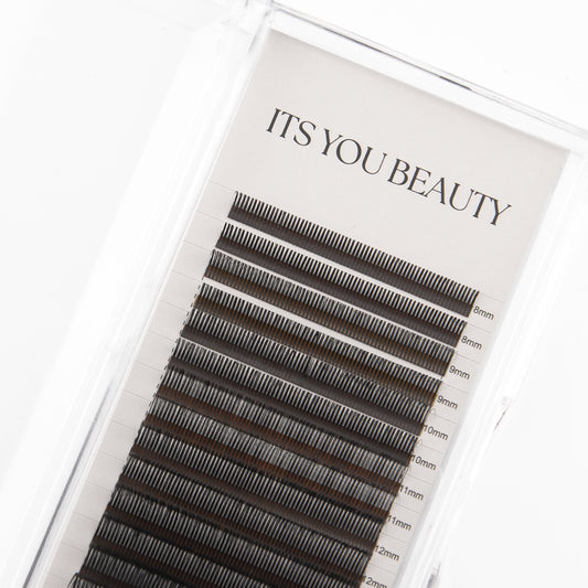 Wet Look Lashes Mix Tray in Schwarz